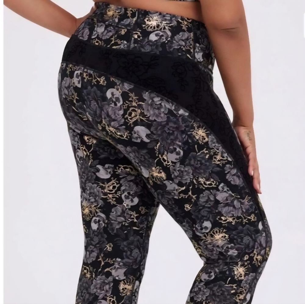 Torrid skull with gold active leggings Nwot Size 3